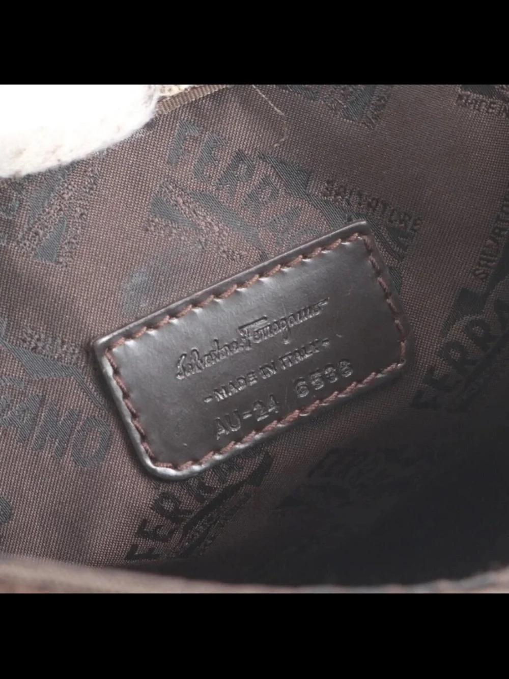 Salvatore Ferragamo slim messenger